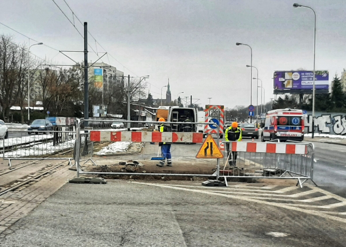 Naprawa torowiska na Rzgowskiej potrwa dłużej. Pojedzie komunikacja zastępcza 1 Naprawa torowiska na Rzgowskiej