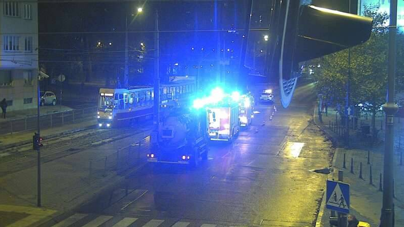 Auto wjechało pod tramwaj na al. Kościuszki. Poszkodowana 50-latka 1 na al. Kościuszki auto wjechało pod tramwaj