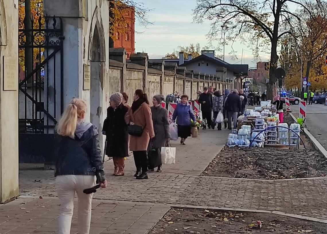 Wszystkich Świętych 2023. Kwesta na Starym Cmentarzu [ZDJĘCIA]