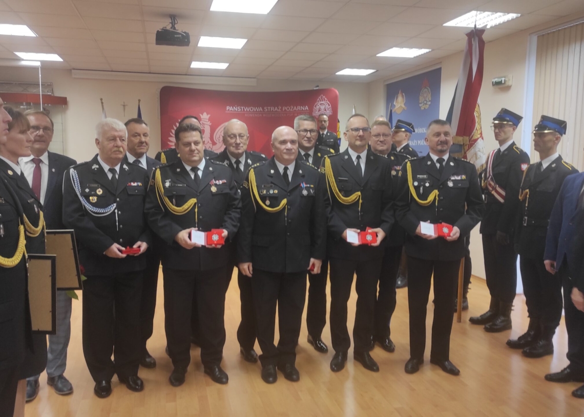 Awanse i odznaczenia dla strażaków z Łódzkiego