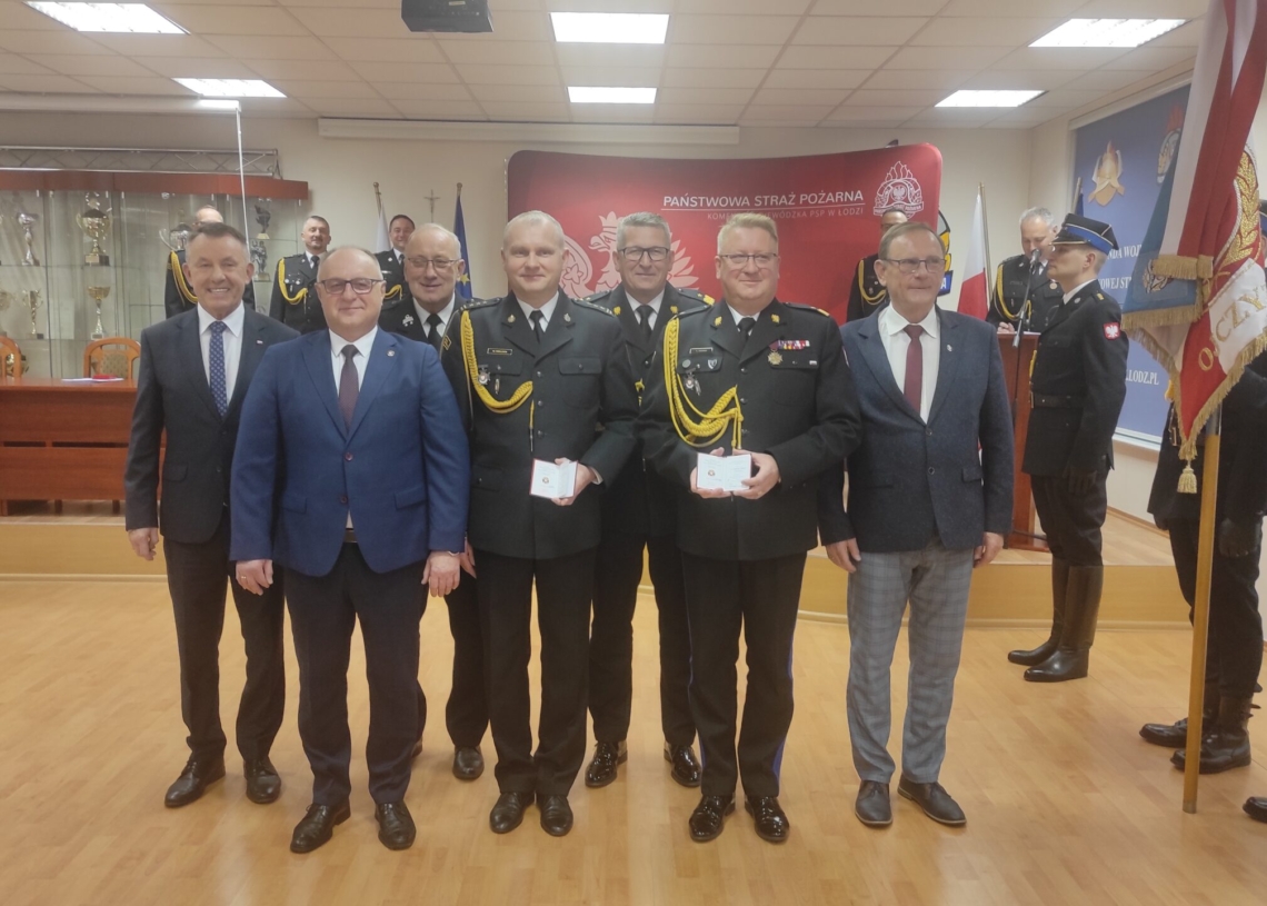 Awanse i odznaczenia dla strażaków z Łódzkiego