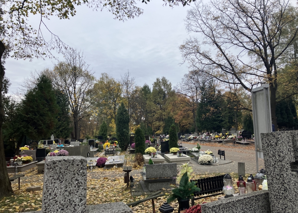 Zaduszkowy spacer z Łódzkim Szlakiem Kobiet