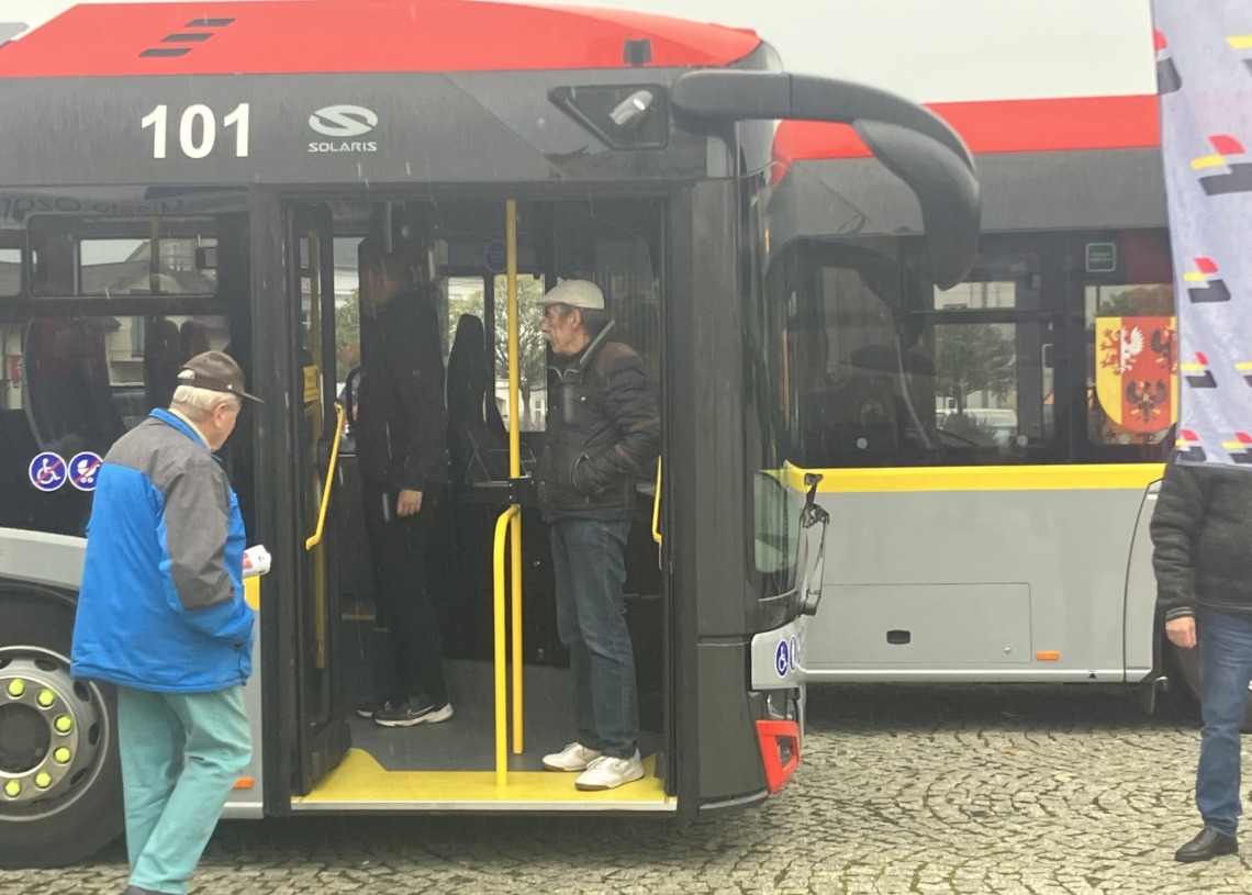 Mieszkańcy Ozorkowa i Parzęczewa będą mogli bezpośrednio dojechać do kolei autobusem