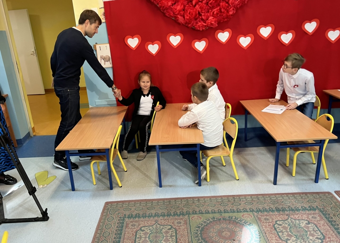 Ponad 1000 kotylionów od uczniów dla łodzian w dniu Narodowego Święta Niepodległości