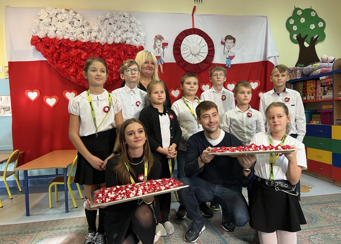 Ponad 1000 kotylionów od uczniów dla łodzian w dniu Narodowego Święta Niepodległości