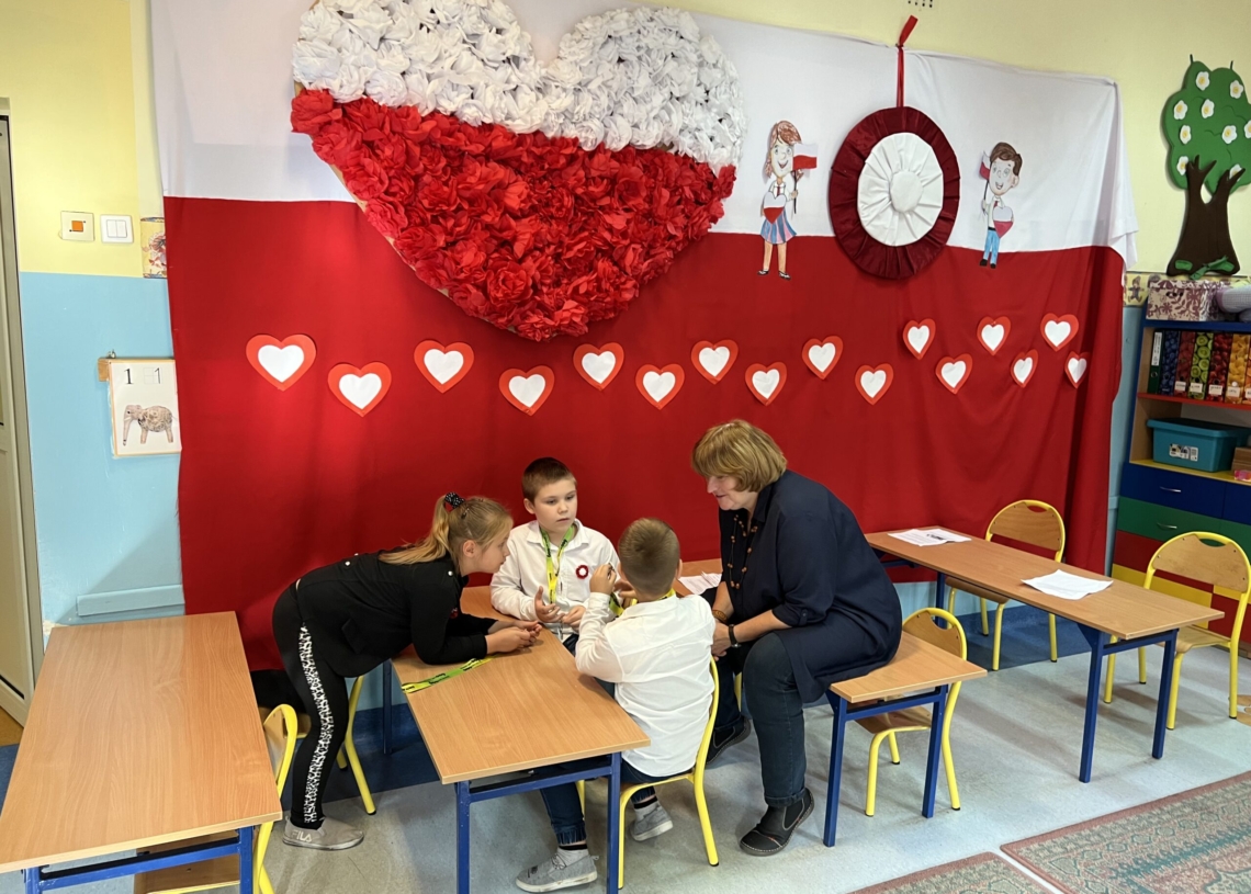 Ponad 1000 kotylionów od uczniów dla łodzian w dniu Narodowego Święta Niepodległości