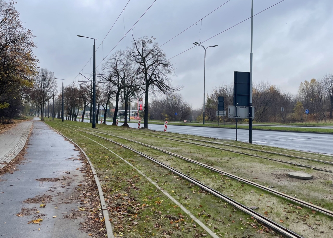 Modernizacja torowiska na ul. Strykowskiej. Trasa w połowie gotowa
