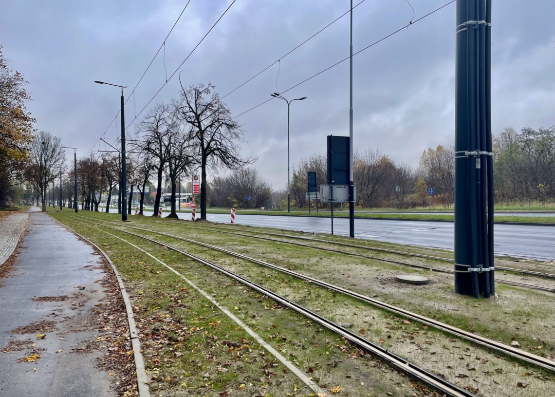 Modernizacja torowiska na ul. Strykowskiej. Trasa w połowie gotowa