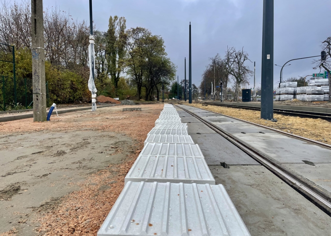 Modernizacja torowiska na ul. Strykowskiej. Trasa w połowie gotowa