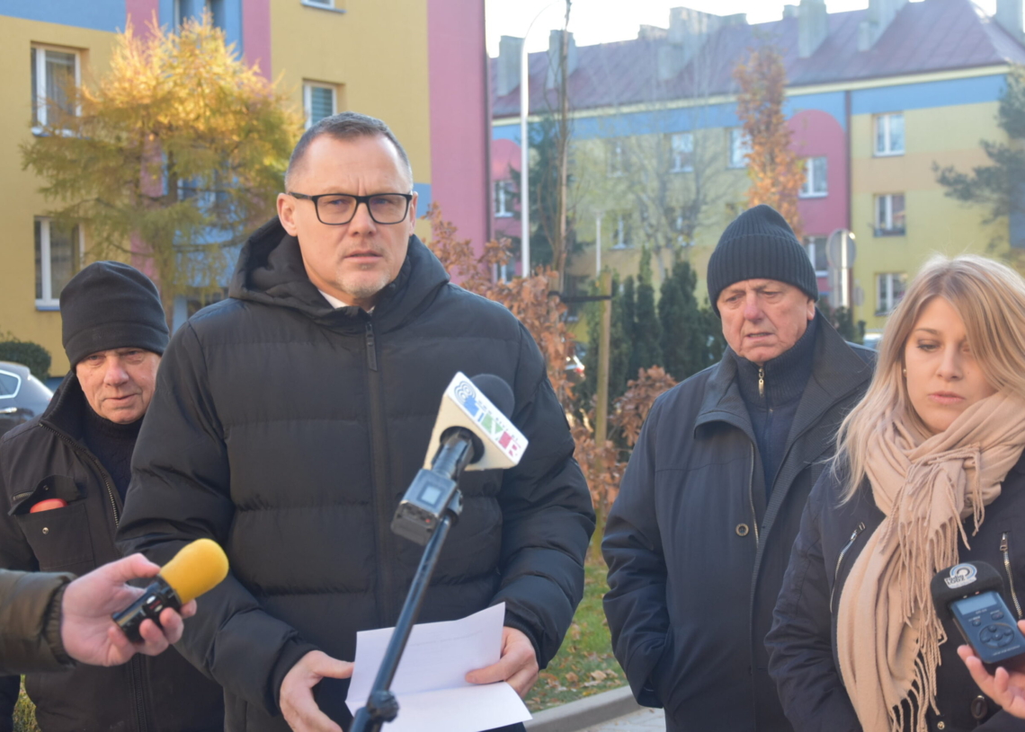 przy ul. Powstańców Warszawy