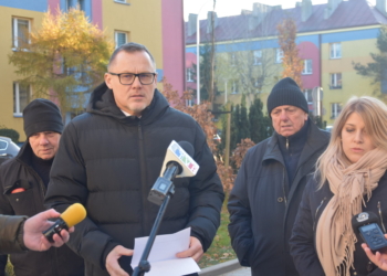 przy ul. Powstańców Warszawy