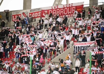ŁKS Łódź - Piast Gliwice. Doping kibiców w meczu, który zostanie zapamiętany na długo