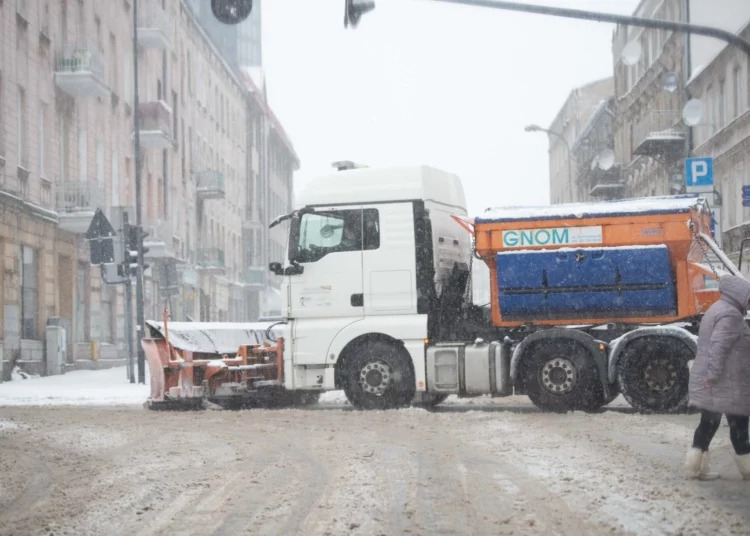 Magistrat zapewnia, że Łódź jest przygotowana do akcji zima. Miasto będzie odśnieżane przez 108 pługopiaskarek 1 akcji zima