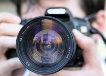 Aparaty fotograficzne bezlusterkowce – popularne modele znanych marek