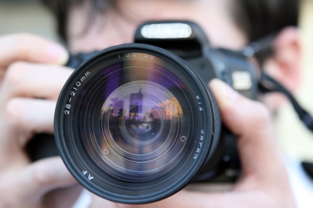 Aparaty fotograficzne bezlusterkowce – popularne modele znanych marek