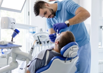 Dentyści biją na alarm - pogarsza się stan uzębienia Polaków