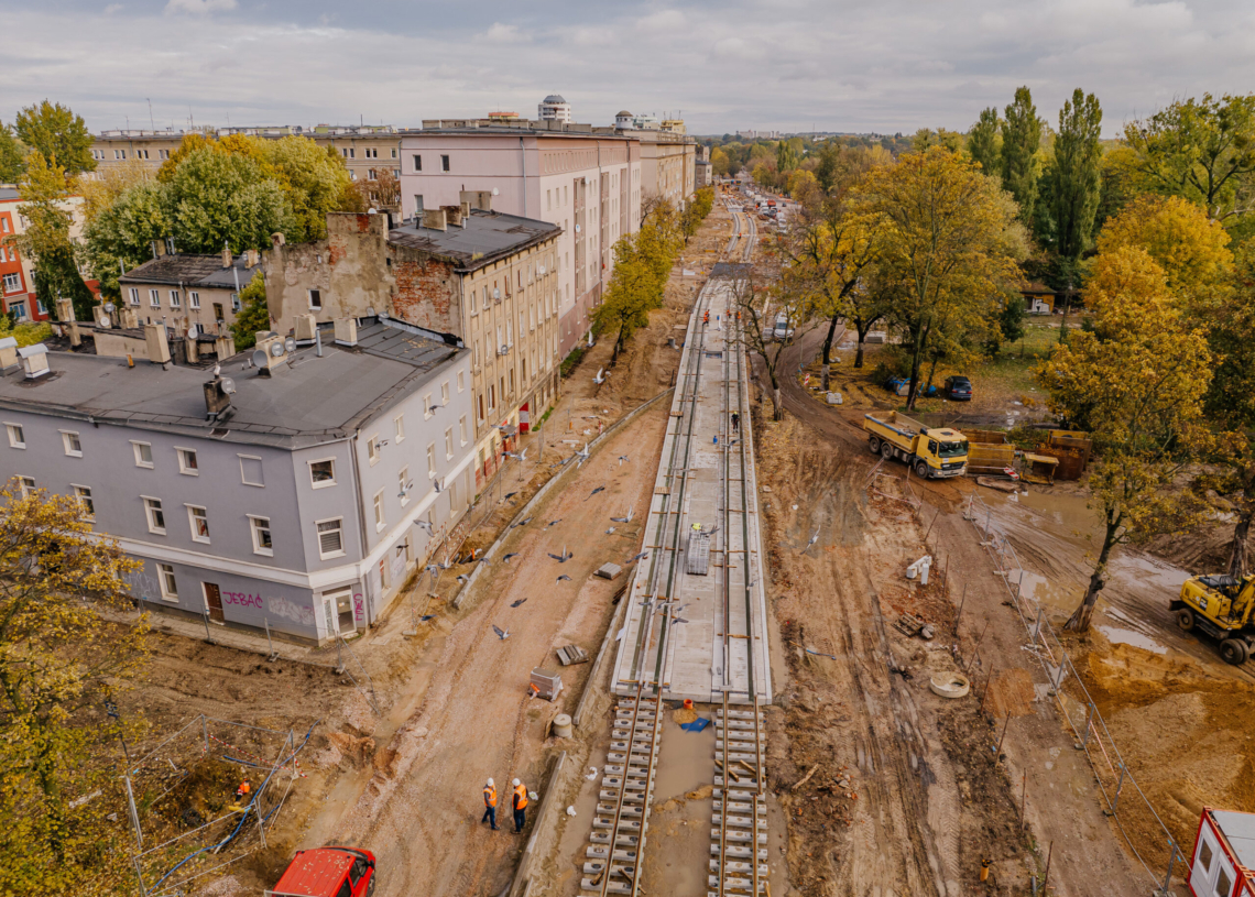 Modernizacja ul. Wojska Polskiego. Torowcy spawają szyny między ul. Franciszkańską i Źródłową