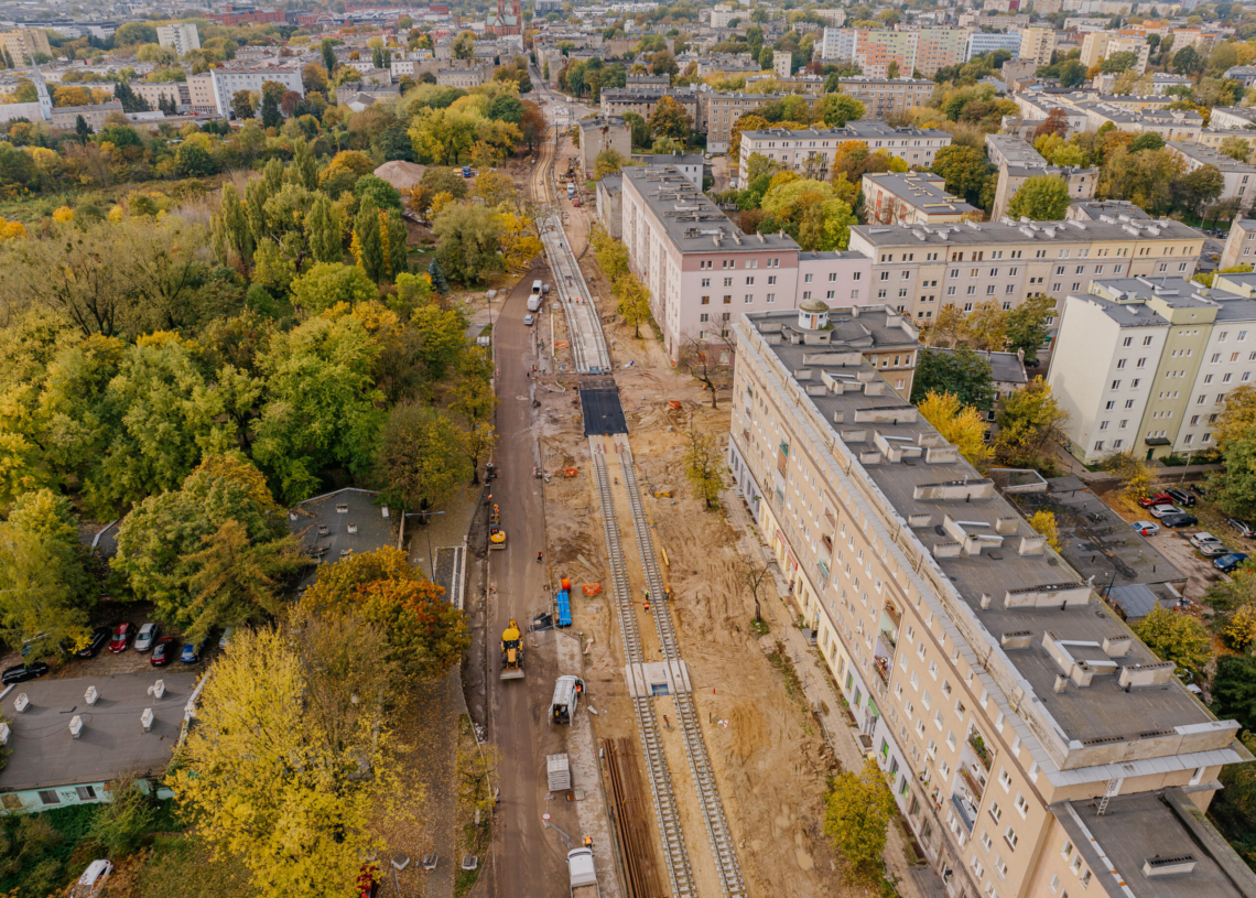 Modernizacja ul. Wojska Polskiego. Torowcy spawają szyny między ul. Franciszkańską i Źródłową