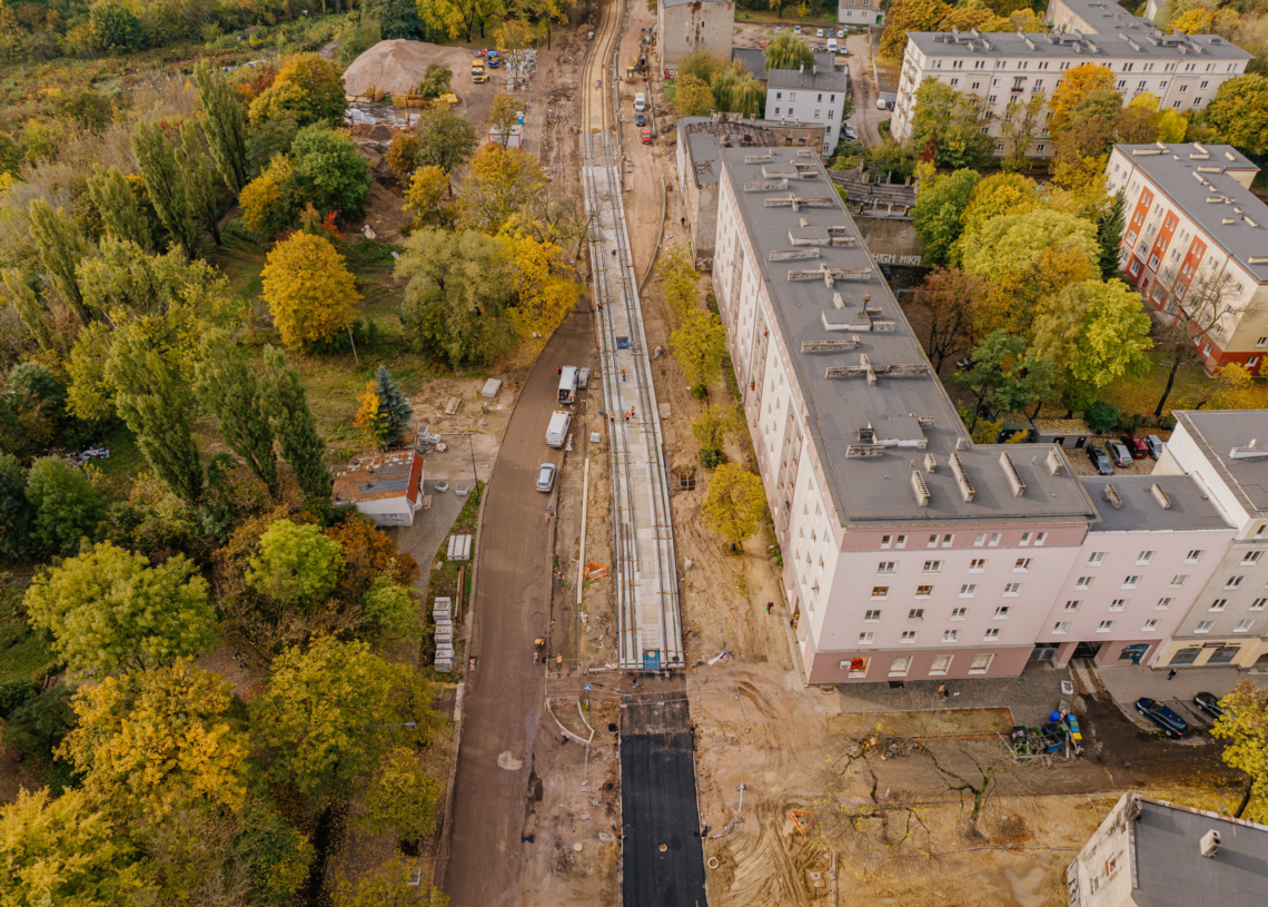 Modernizacja ul. Wojska Polskiego. Torowcy spawają szyny między ul. Franciszkańską i Źródłową