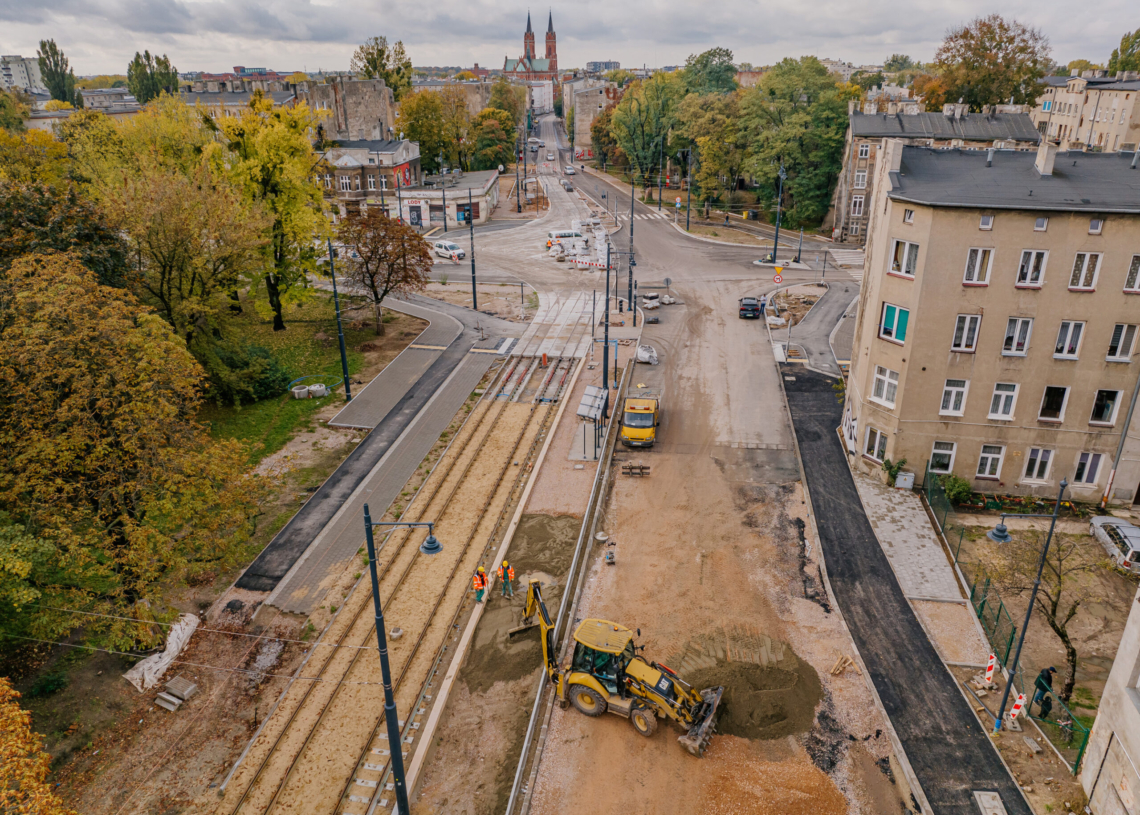 Modernizacja ul. Wojska Polskiego. Torowcy spawają szyny między ul. Franciszkańską i Źródłową