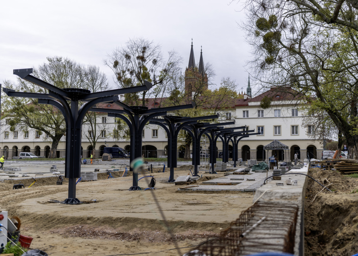 W listopadzie miała się zakończyć modernizacja Starego Rynku. Na razie kostką wyłożono 25 proc. jego powierzchni