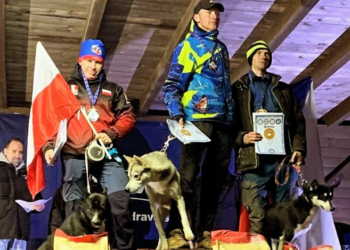 Mistrzostwa Świata w Psich Zaprzęgach - Bartłomiej Sobecki na podium
