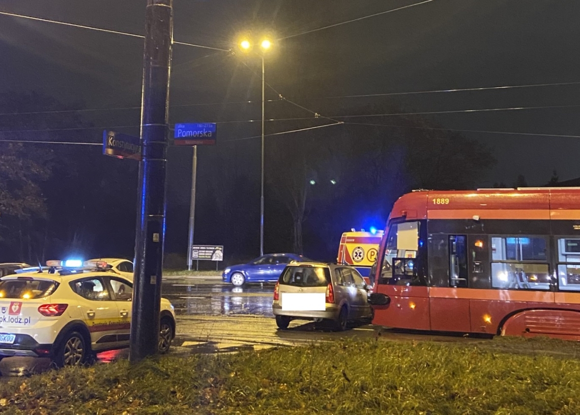 Stanęły tramwaje na ul. Pomorskiej w Łodzi