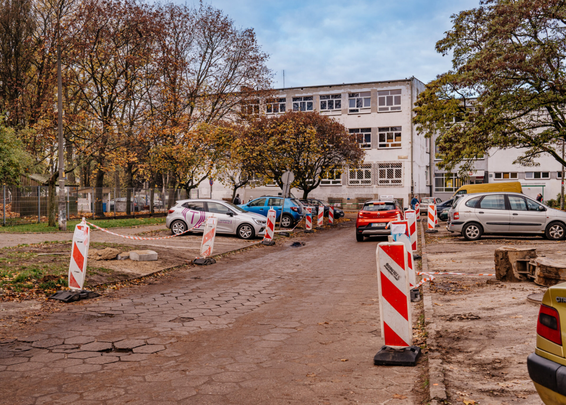 W listopadzie zakończy się budowa zielonego parkingu na ul. Harcerzy Zatorowców