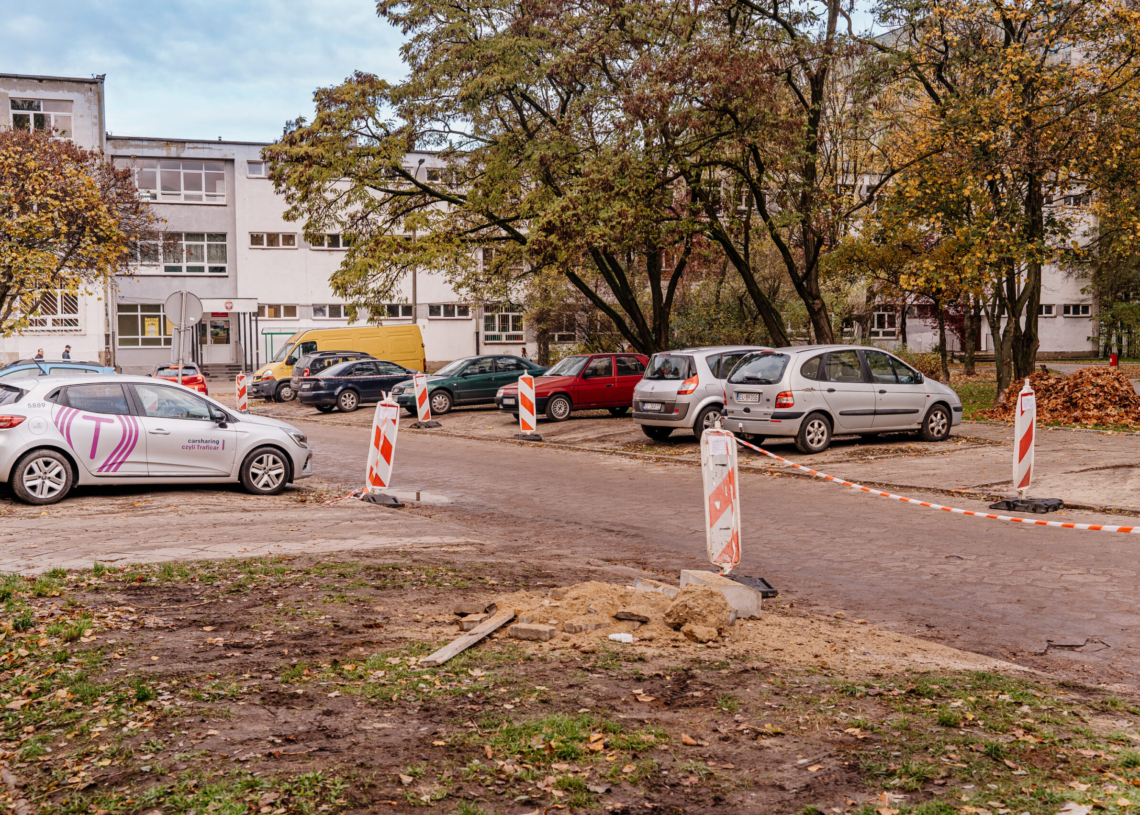 W listopadzie zakończy się budowa zielonego parkingu na ul. Harcerzy Zatorowców