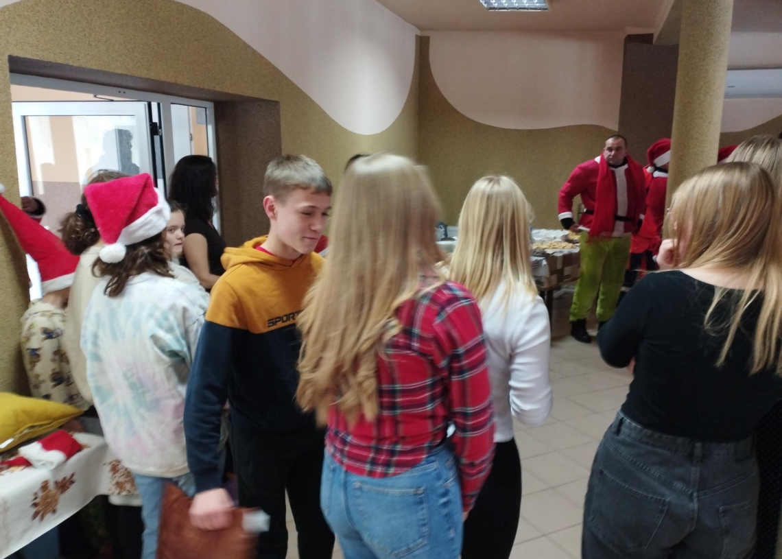 Zduńskowolscy Motomikołaje obdarowali paczkami potrzebujących
