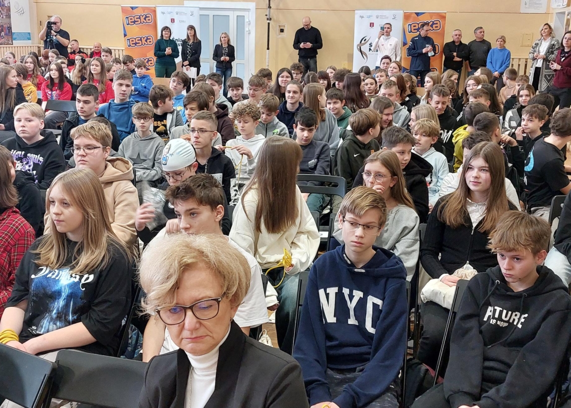 „Śniadanie Mistrzyń” Fundacji Otylii Jędrzejczak w wieluńskiej podstawówce