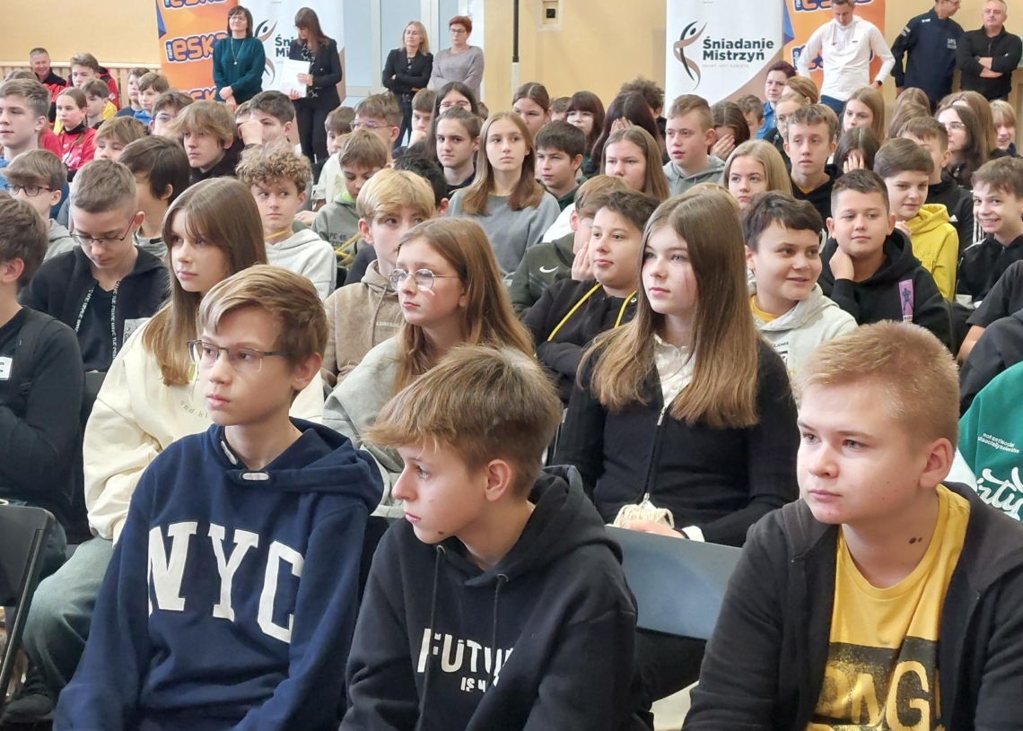 „Śniadanie Mistrzyń” Fundacji Otylii Jędrzejczak w wieluńskiej podstawówce
