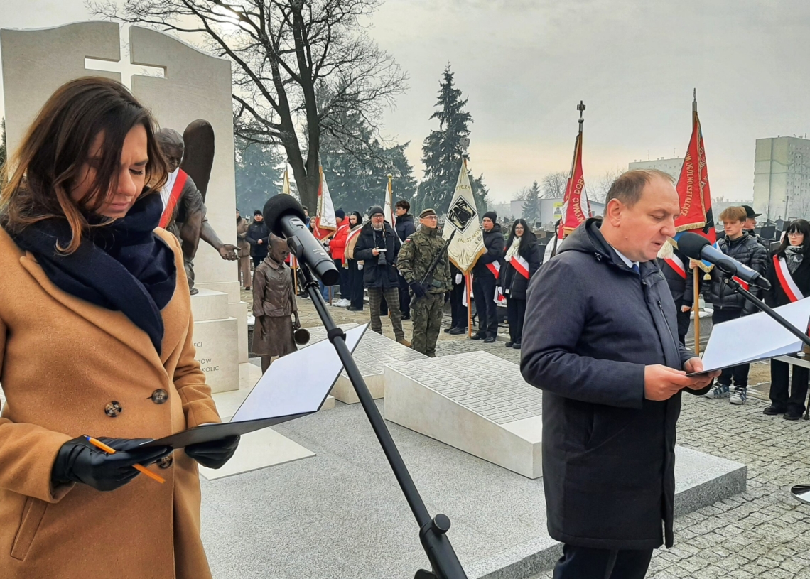 Odsłonięto Pomnik Pamięci Dzieci Polskich [ZDJĘCIA + WIDEO]