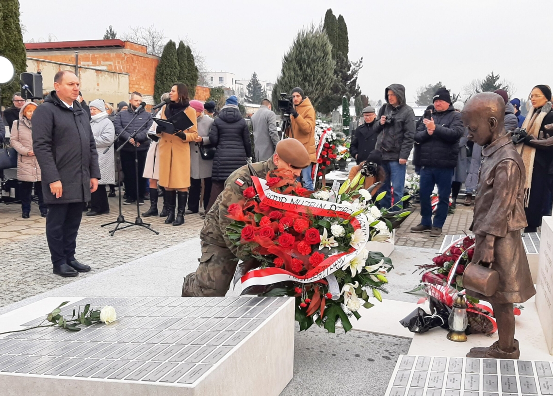 Odsłonięto Pomnik Pamięci Dzieci Polskich [ZDJĘCIA + WIDEO]