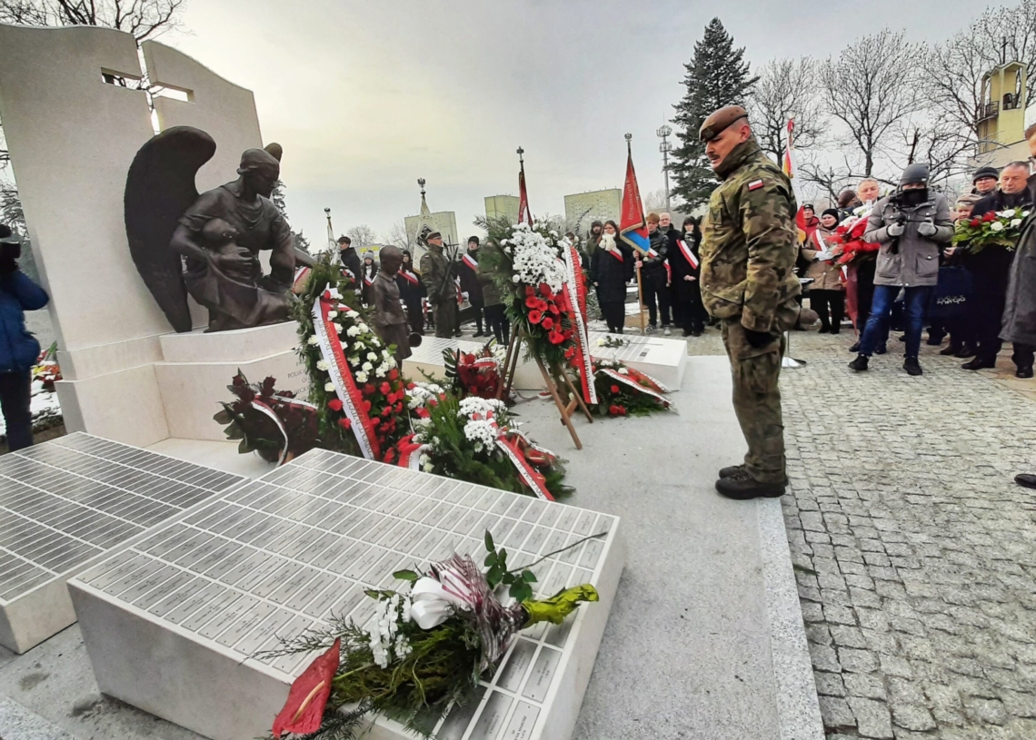 Odsłonięto Pomnik Pamięci Dzieci Polskich [ZDJĘCIA + WIDEO]