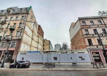 Dziura w pierzei przy ul. Piotrkowskiej 58