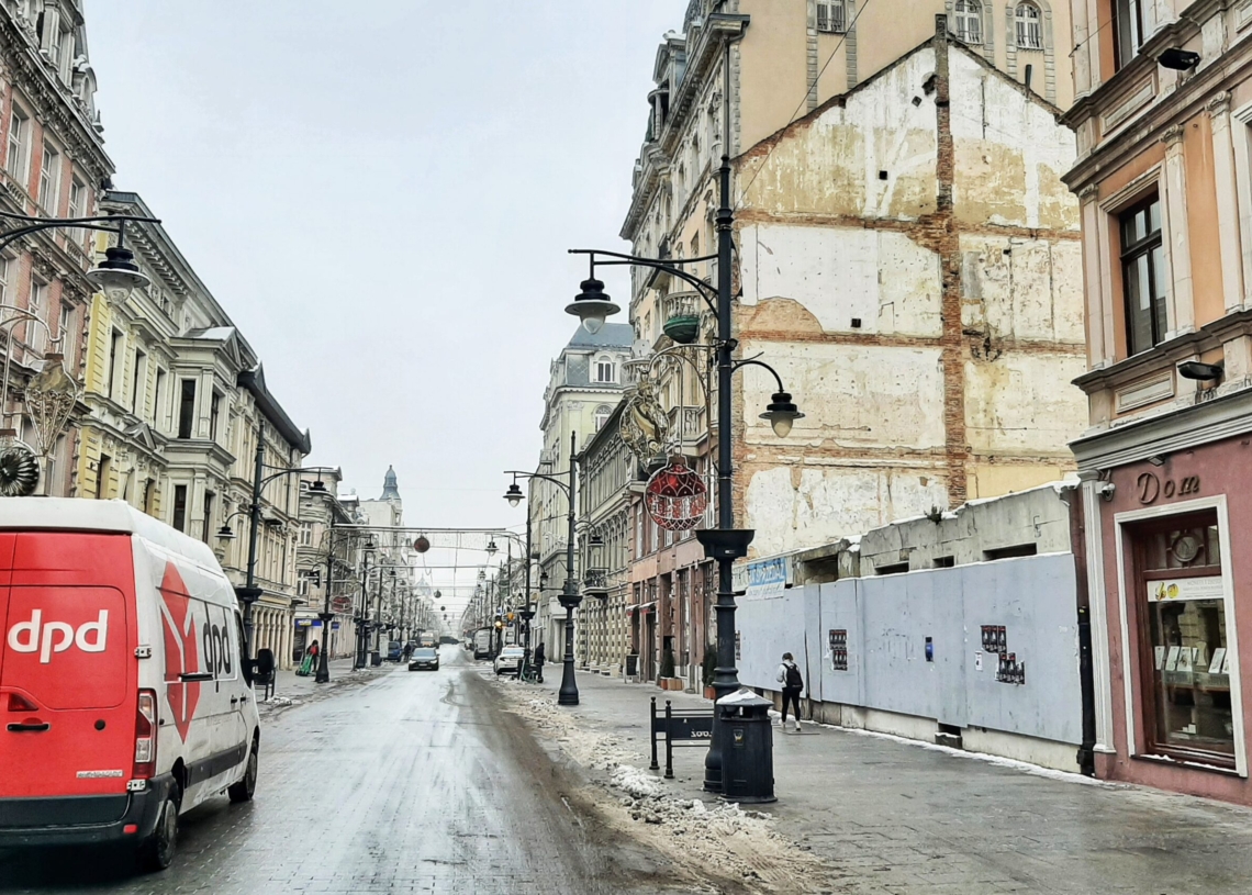 PGE sprzedaje działkę przy ul. Piotrkowskiej 58. W końcu przestanie straszyć dziura w pierzei
