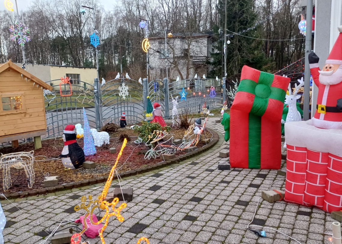 Świąteczna iluminacja na jednej z posesji w Zelowie