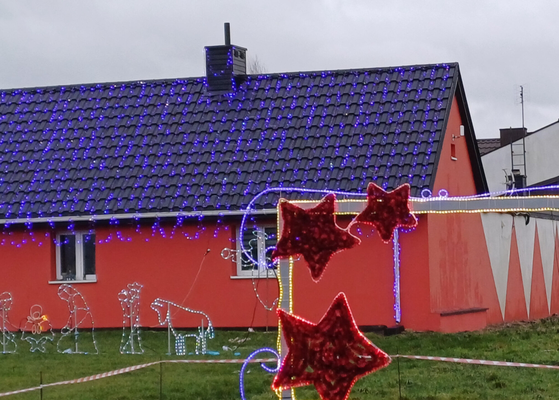 Świąteczna iluminacja na jednej z posesji w Zelowie