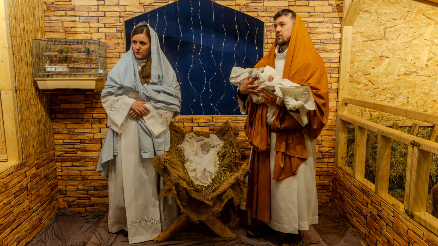 Żywa szopka bożonarodzeniowa w kościele pw. Świętych Apostołów Piotra i Pawła
