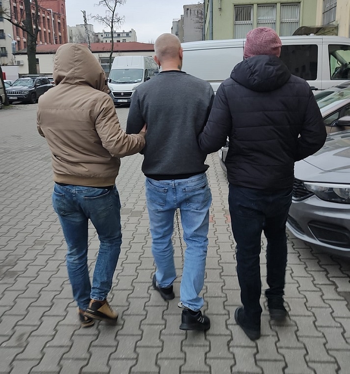 41-latek odpowie za zabójstwo swojej konkubiny. Grozi mu dożywocie 1 41-latek odpowie za zabójstwo swojej konkubiny. Grozi mu dożywocie