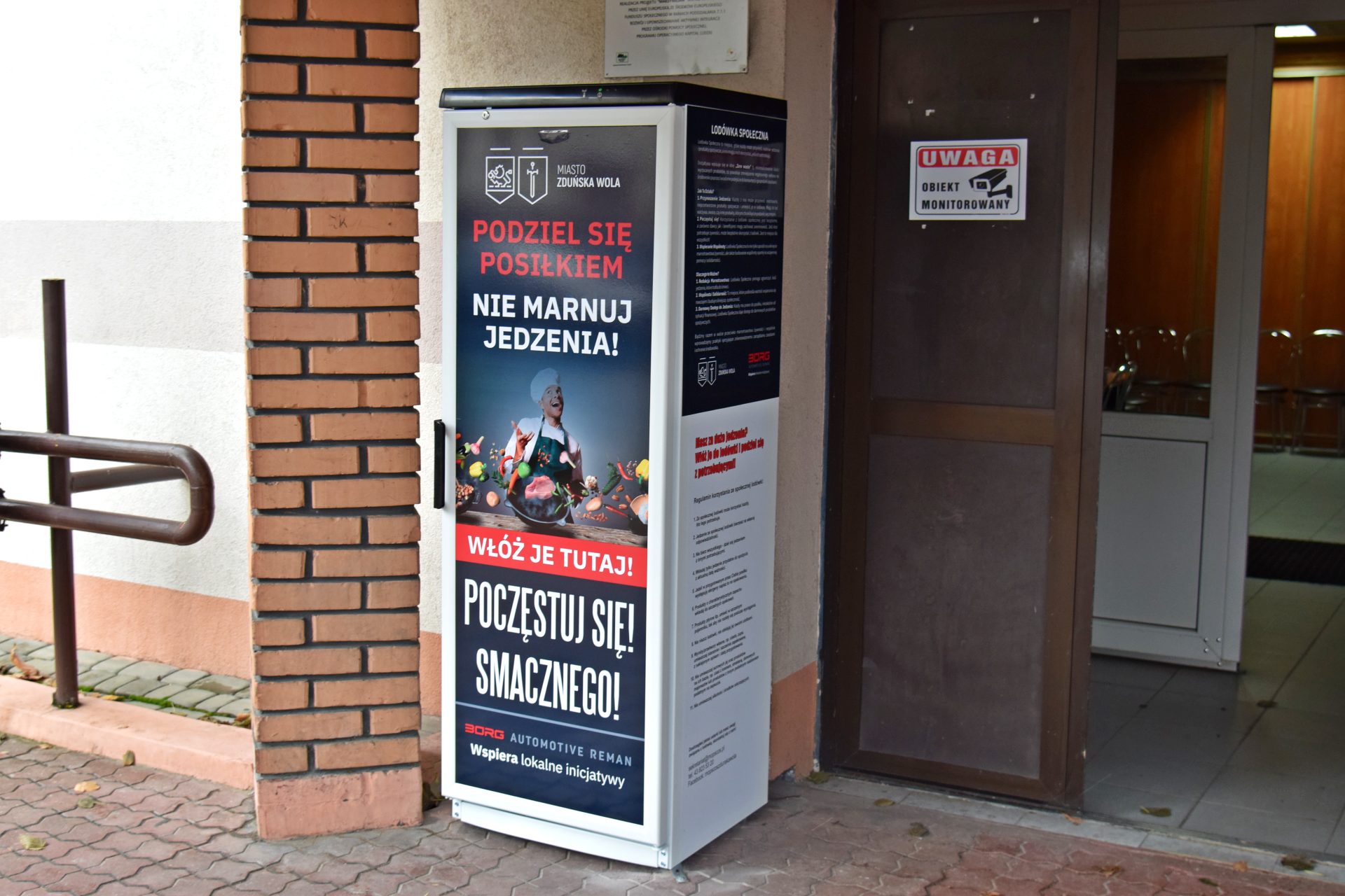 Dobro się mnoży, kiedy potrafimy się nim dzielić. Pierwsza społeczna lodówka w Zduńskiej Woli