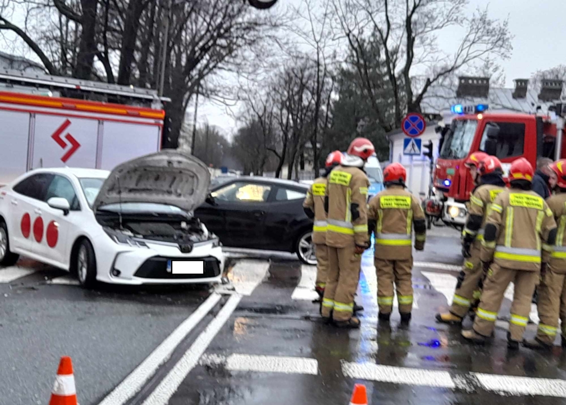 Zablokowane skrzyżowanie Tymienieckiego i Przędzalnianej. Linia 55 kursuje objazdem