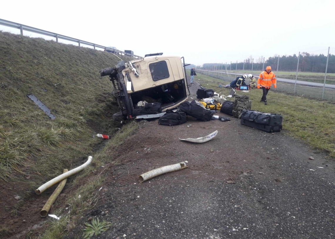 Wypadek na A1 na wysokości Adolfinowa. Rannych zostało trzech żołnierzy