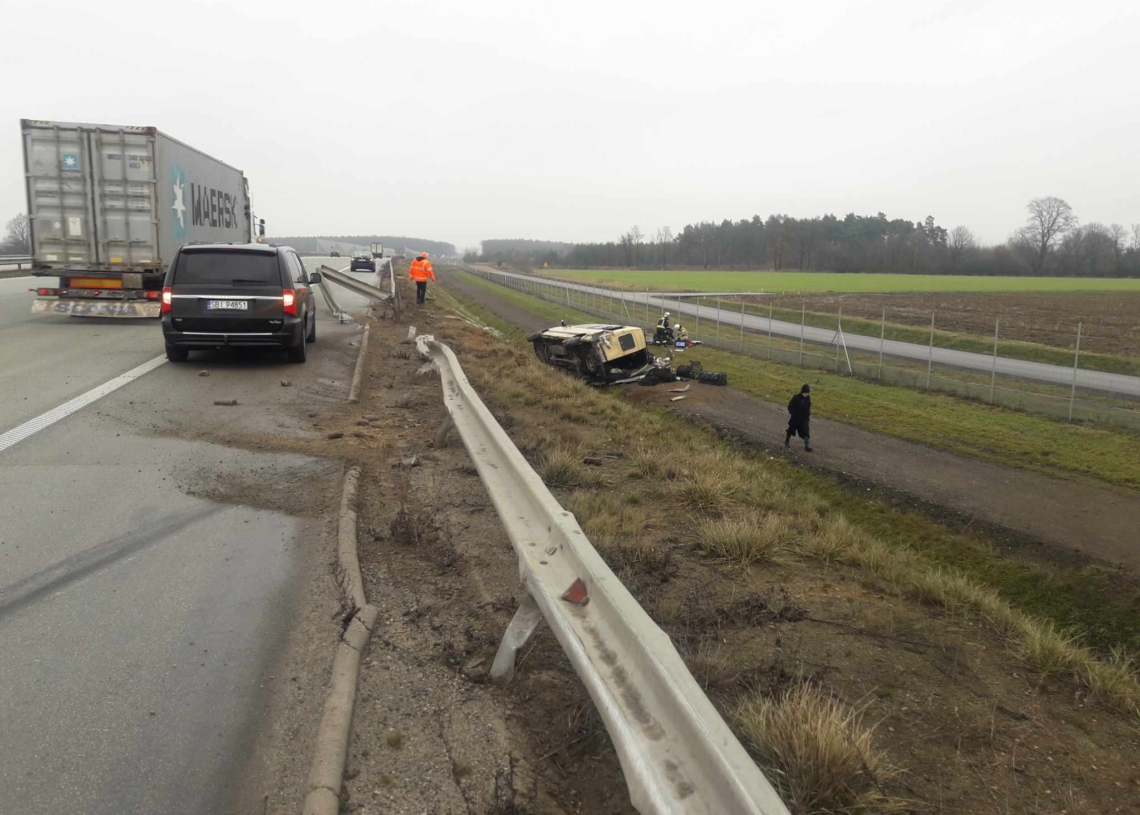 Wypadek na A1 na wysokości Adolfinowa. Rannych zostało trzech żołnierzy