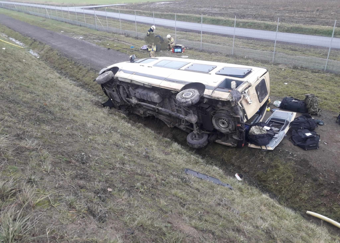 Wypadek na A1 na wysokości Adolfinowa. Rannych zostało trzech żołnierzy