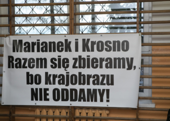 Protest przeciwko budowie farmy fotowoltaicznej