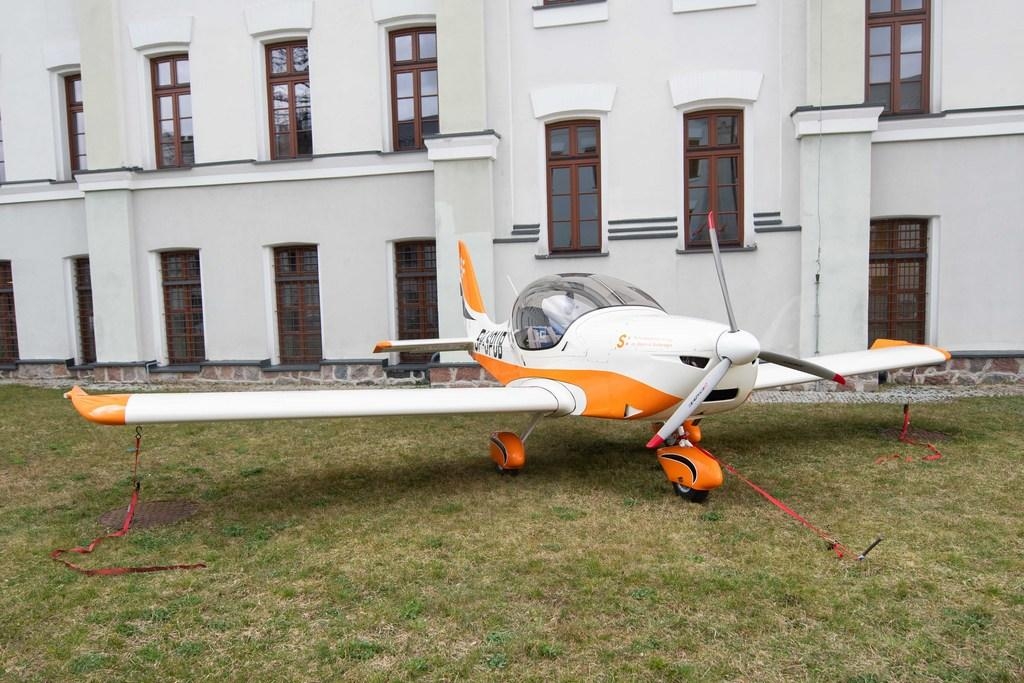 Samolot dla skierniewickiej uczelni