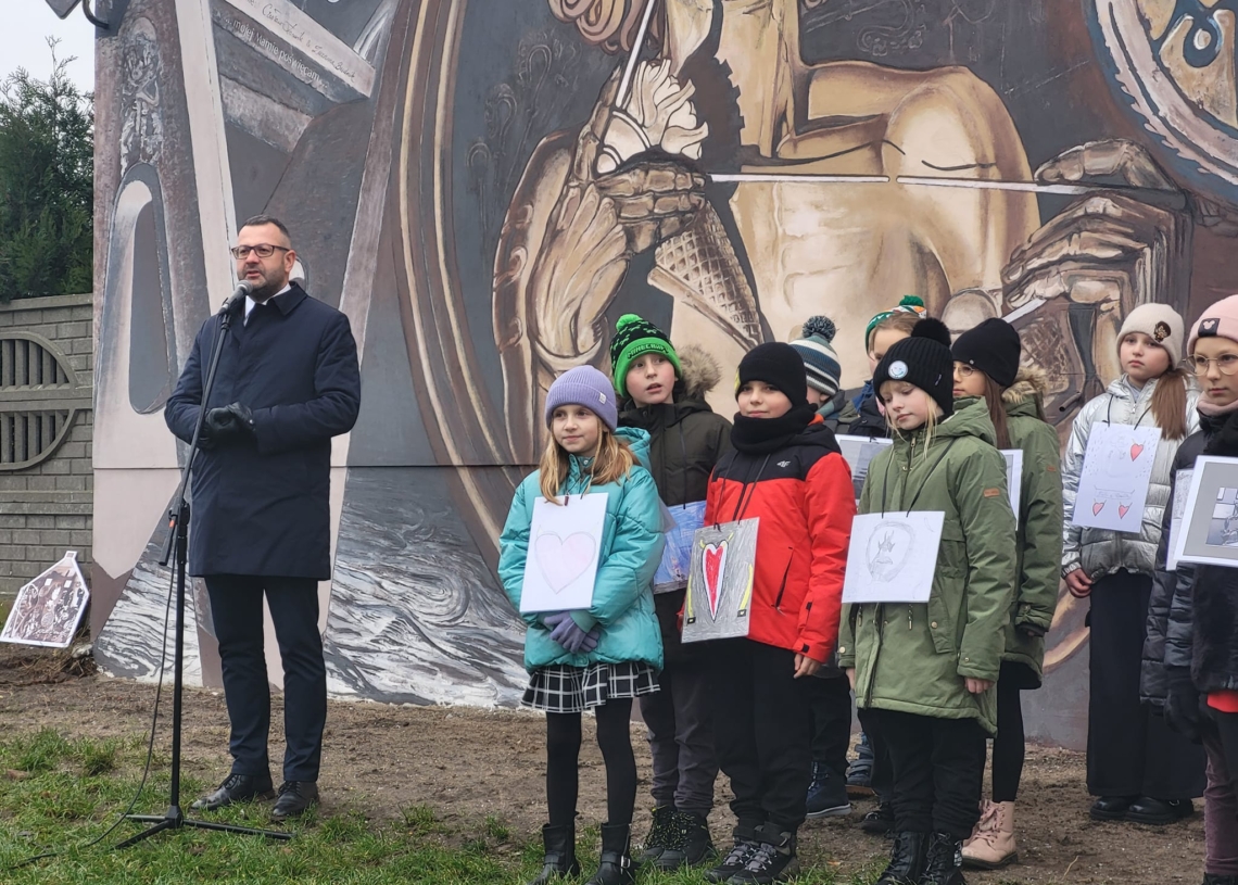 Portret Stanisława Szukalskiego – nowy mural w Warcie