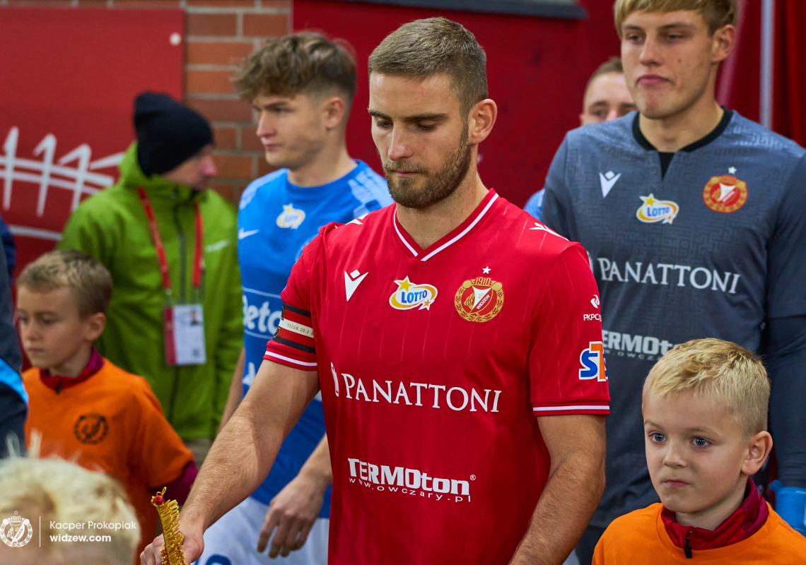 Patryk Stępiński może odejść z Widzewa. 28-latek trafi pod skrzydła swojego byłego trenera? 1 Patryk Stępiński może odejść z Widzewa